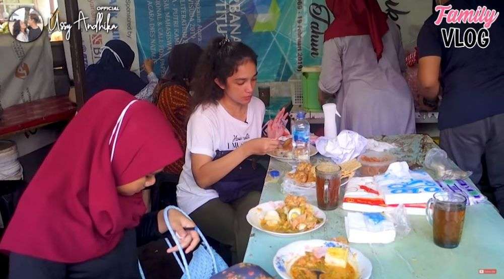 Dapat Pujian karena Traktir Banyak Orang