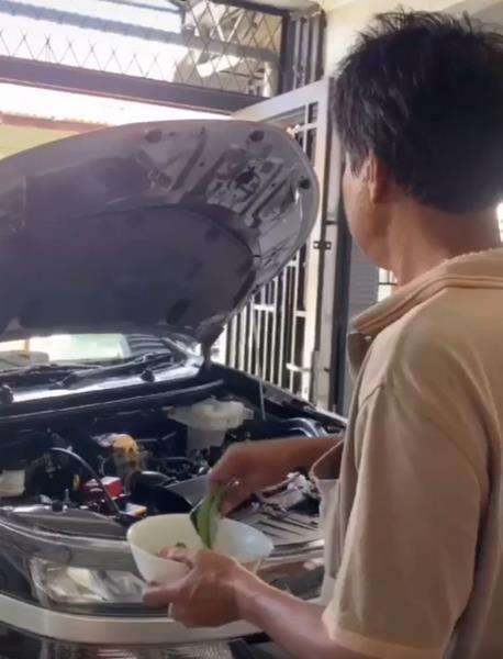 Disiram biar selamat di jalan.