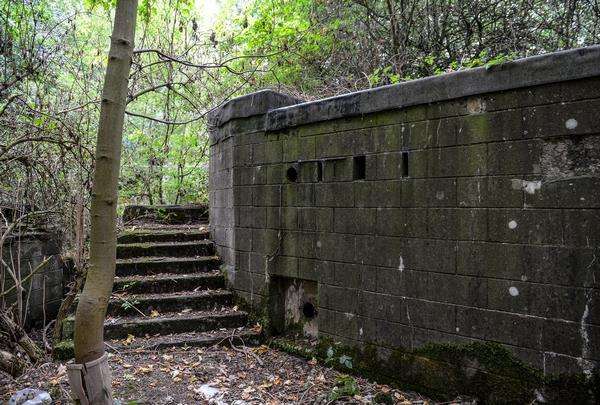 Penampakan bunker anti-pesawat yang dibangun tahun 1944.