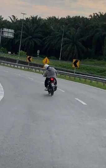 Aksi bapak-bapak