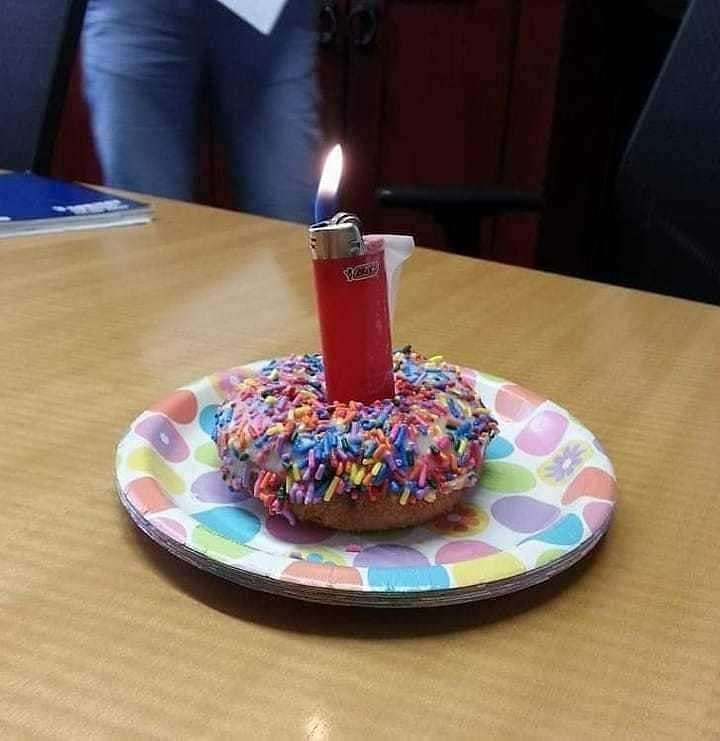 Biar Berkesan, Lilinnya Pakai Korek