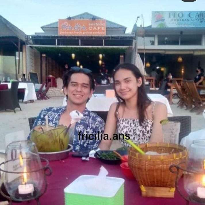 Menghabiskan Waktu Sore dengan Menikmati Seafood