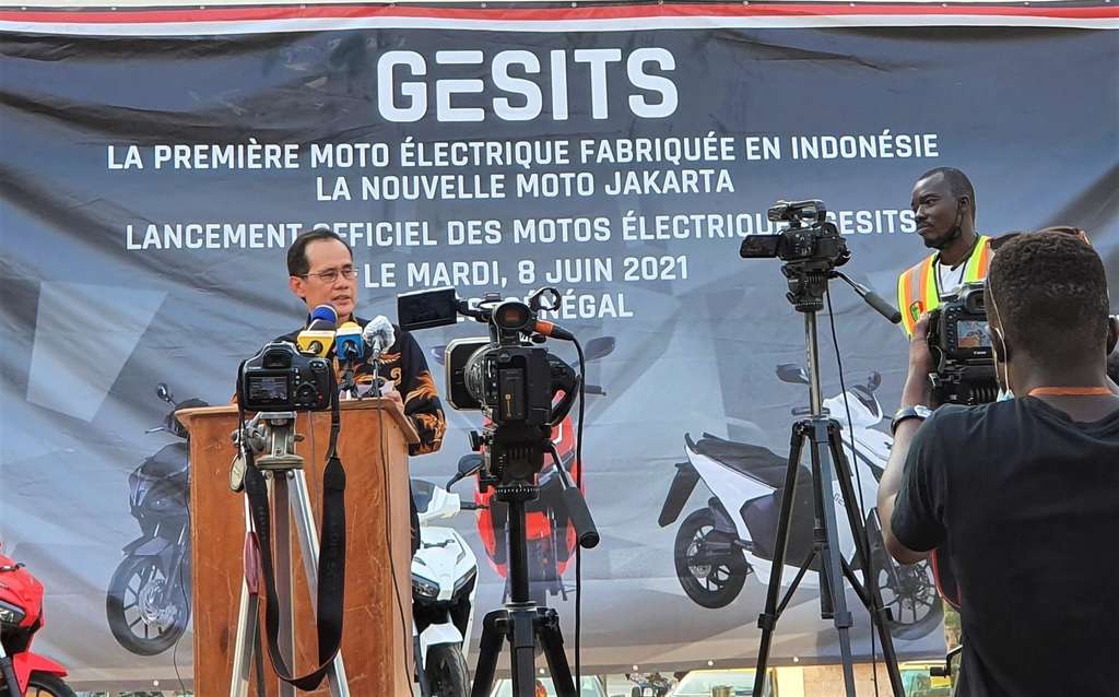 Dubes LBBP RI Dakar, Dindin Wahyudin