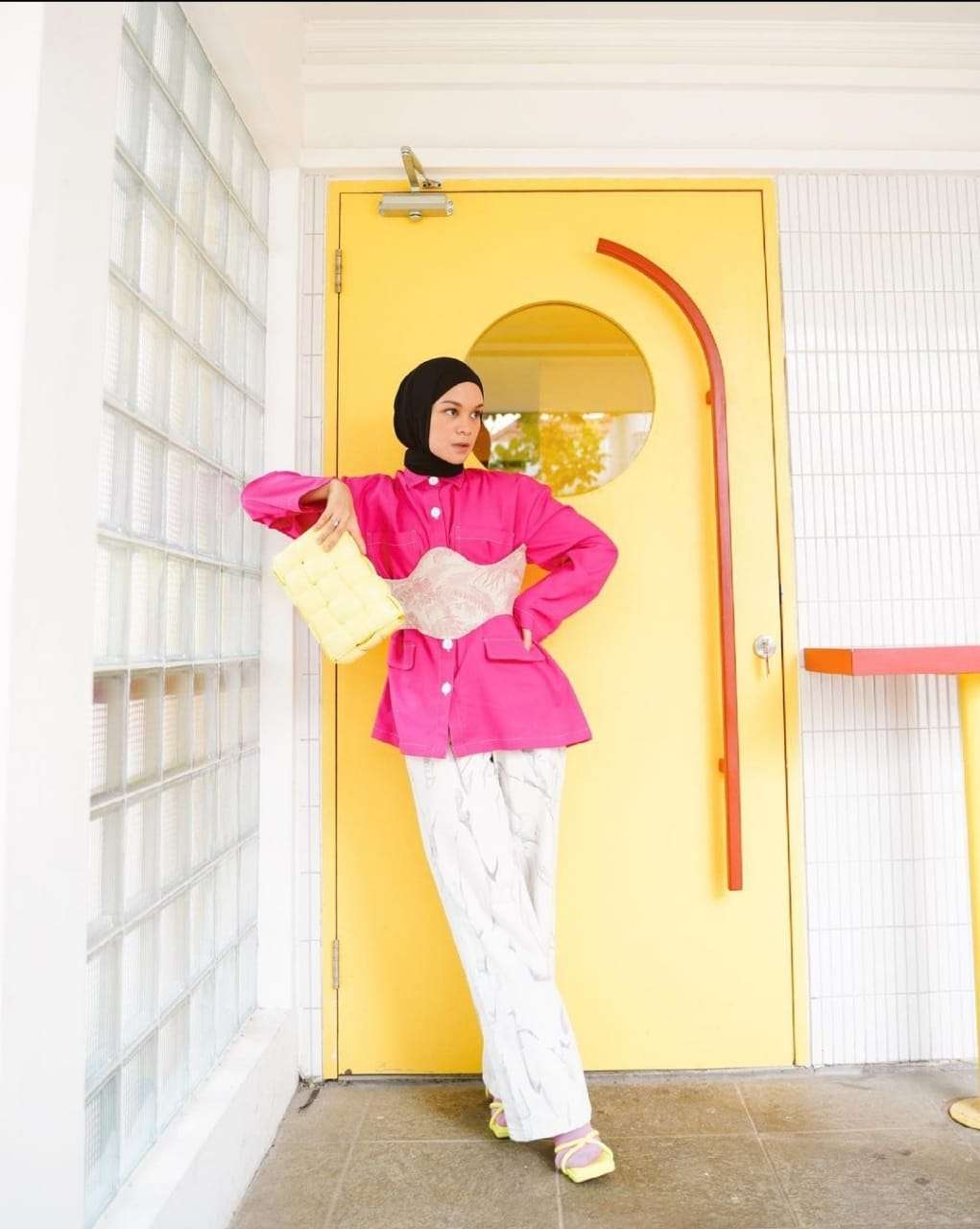 Padu Padan Pakaian Neon Ala Tantri Namirah