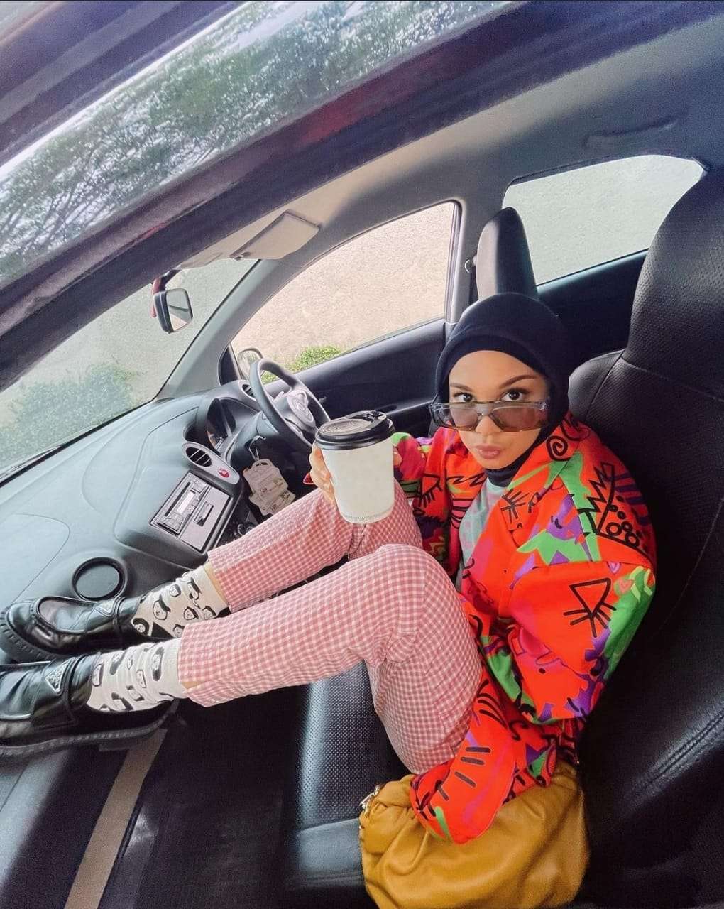 Padu Padan Pakaian Neon Ala Tantri Namirah