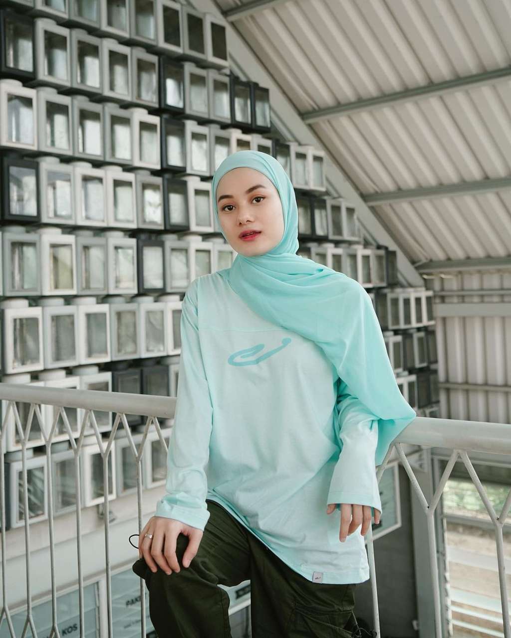 Dinda Hauw