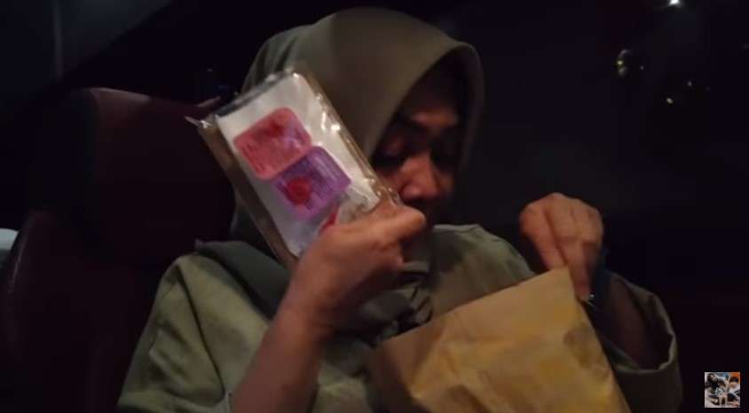 Rieta Amalia cobain menu BTS Meal