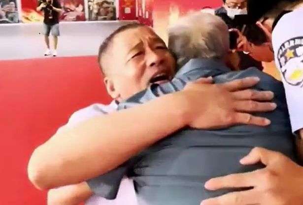 Pertemuan haru Fu dan Luo setelah 58 tahun
