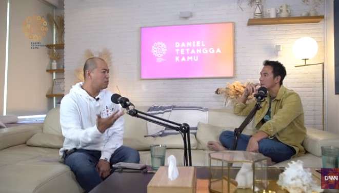 Pandji Pragiwaksono dan Daniel Mananta