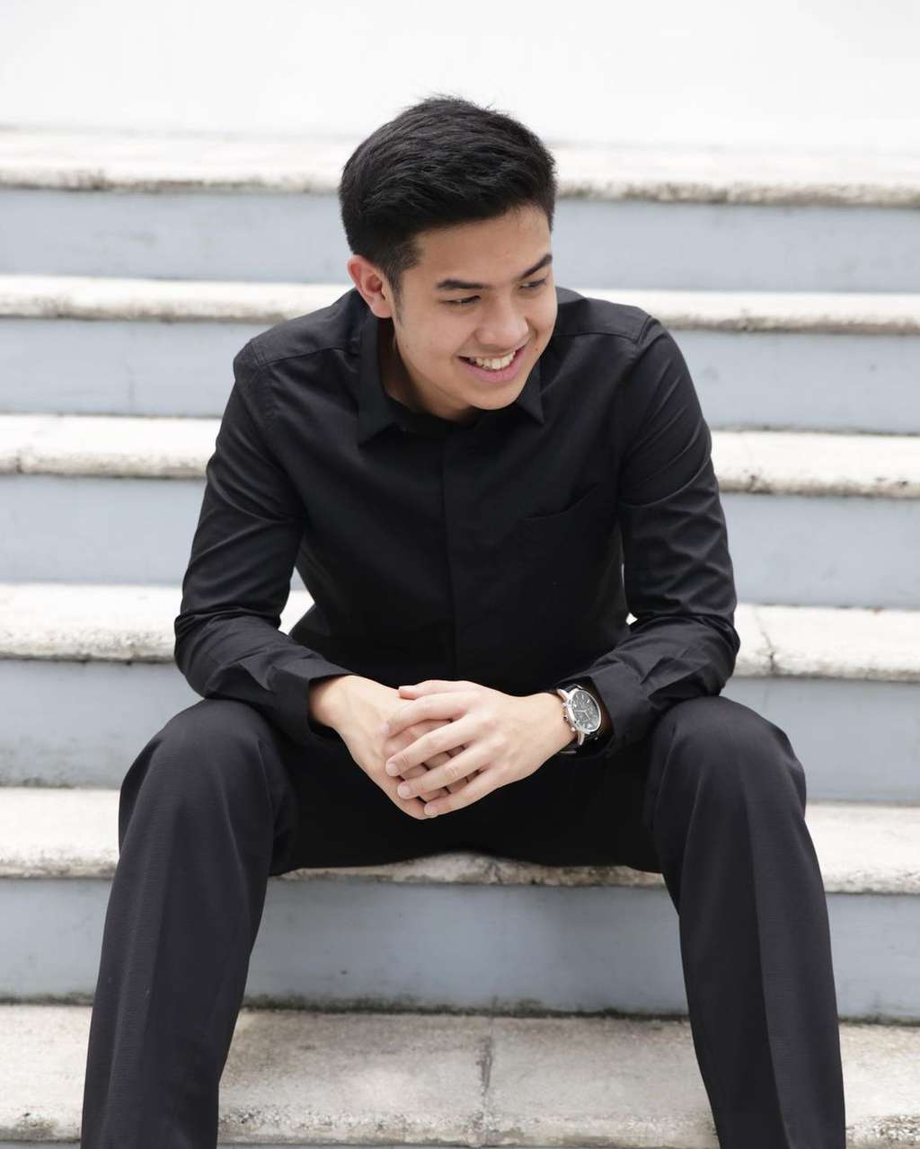 Makin Memesona dengan Outfit Serba Hitam