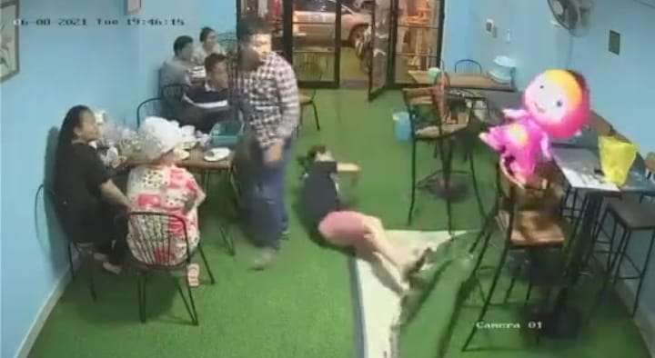 Membuat Kaget Para Pengunjung Rumah Makan