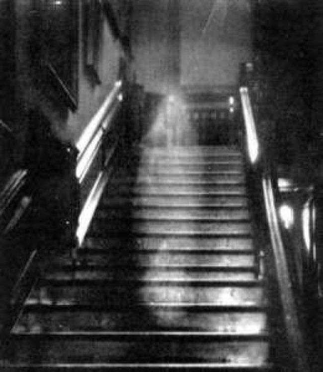 Hantu di Tangga Hantu di Tangga