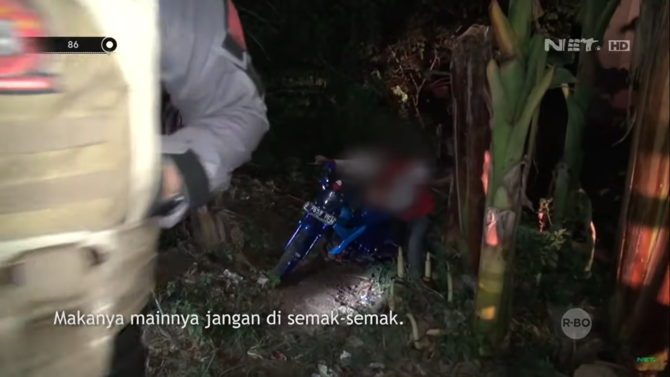 Bela-belain Buat Kasur Sendiri di Semak-semak