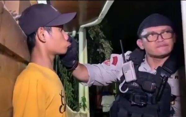 Malah mirip cowok mau kasih penjelasan dibungkam sama ceweknya.
