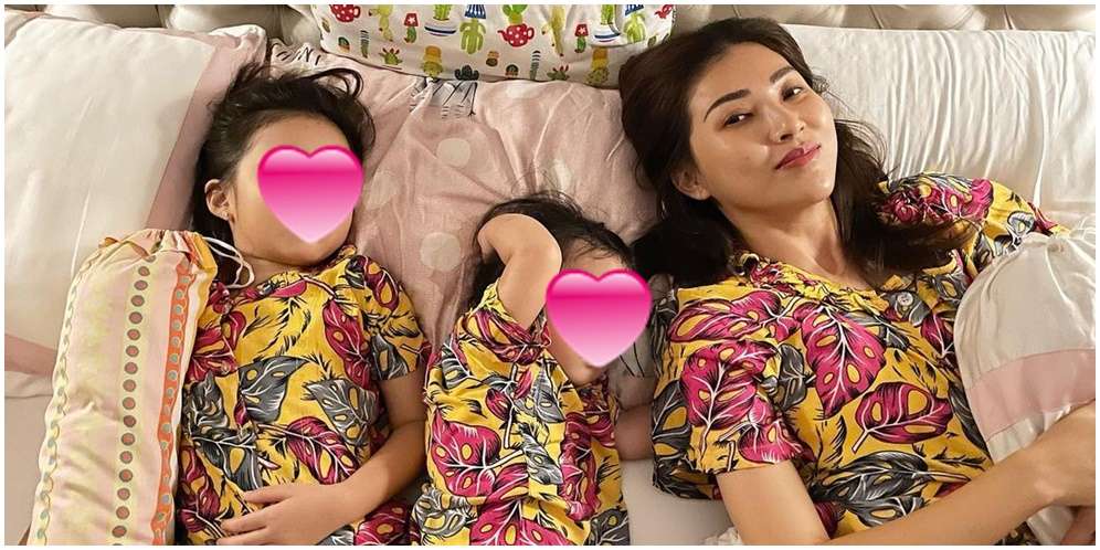 Tidur dengan Baju Kembaran
