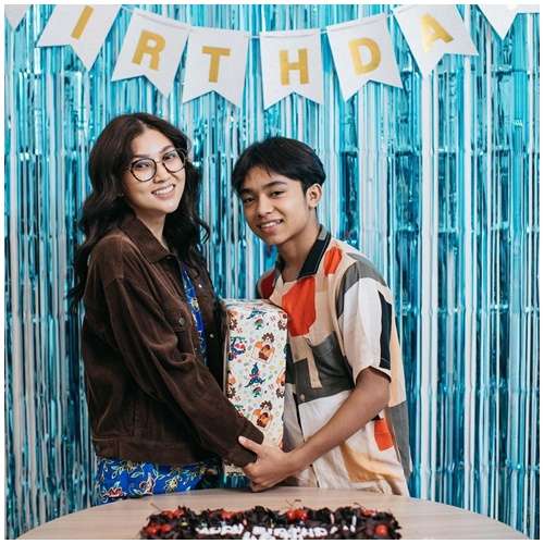 Merayakan Ulang Tahun Anak Sulungnya