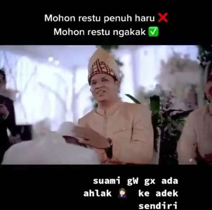 Pengantin Sungkeman pada Orang Tuanya