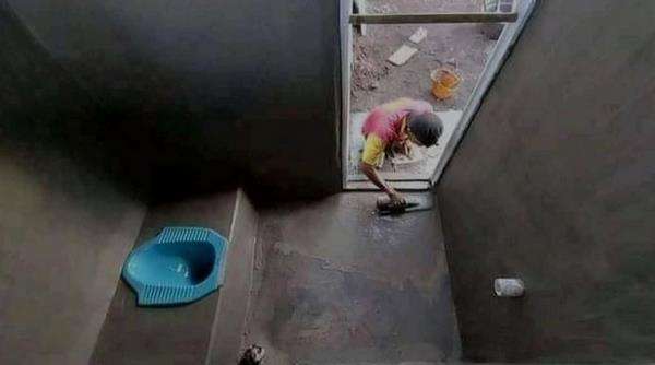 Bokernya menghadap tembok wkwkw...