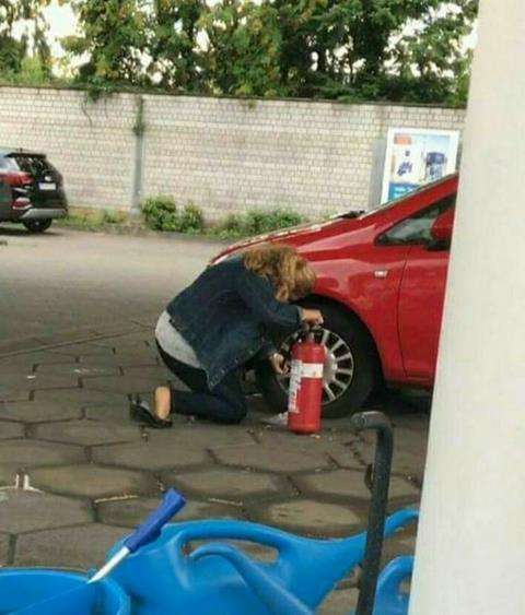 Isi angin pakai tabung pemadam kebakaran? Mana bisa?
