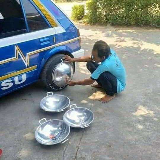 Terlalu kreatif tapi malah bikin ngakak.