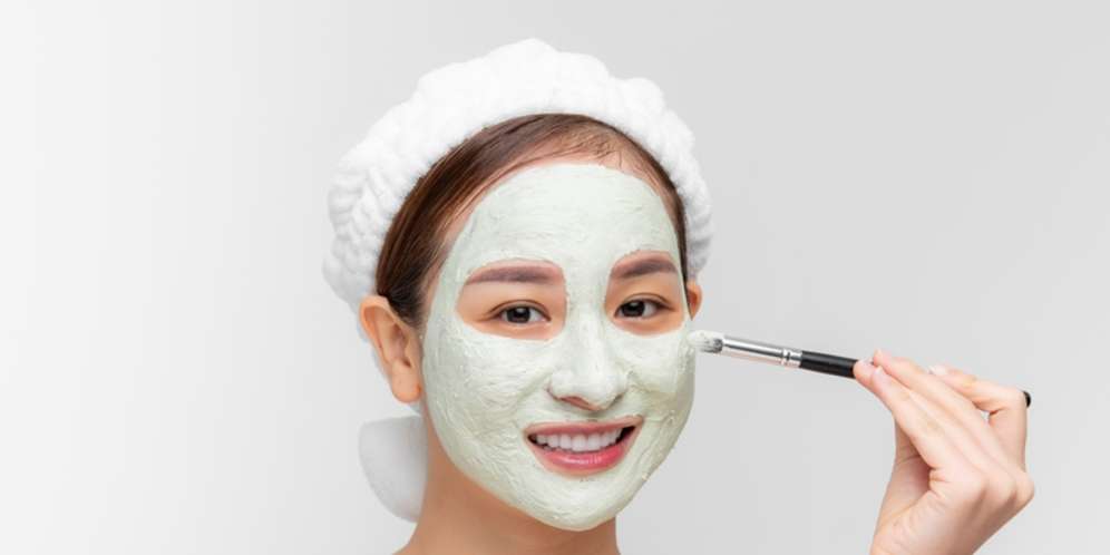 Memakai Masker Wajah