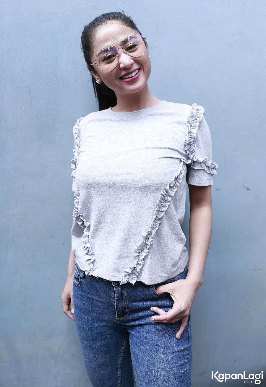Dewi Perssik foto : Kapanlagi.com