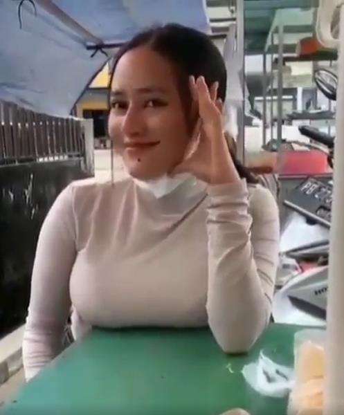 Netizen malah salfok dengan yang ada di meja.