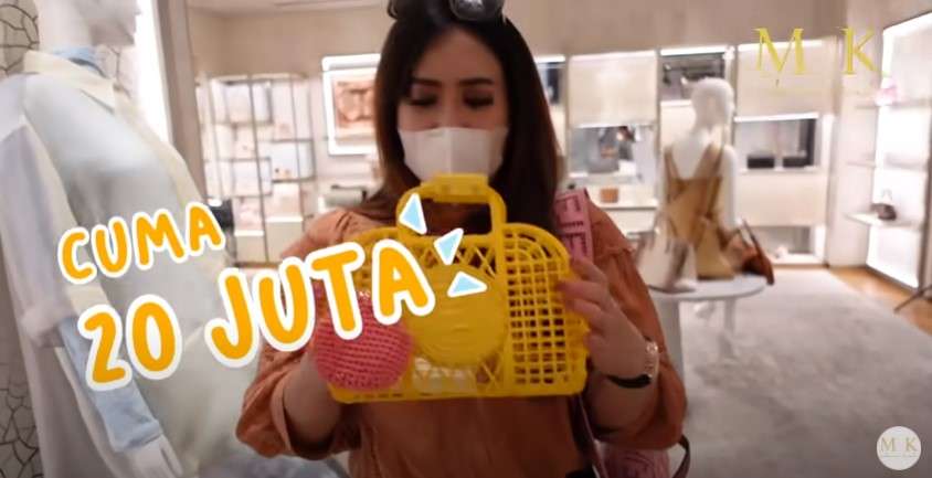 Maharani Kemala belanja tas unik Maharani Kemala belanja tas unik