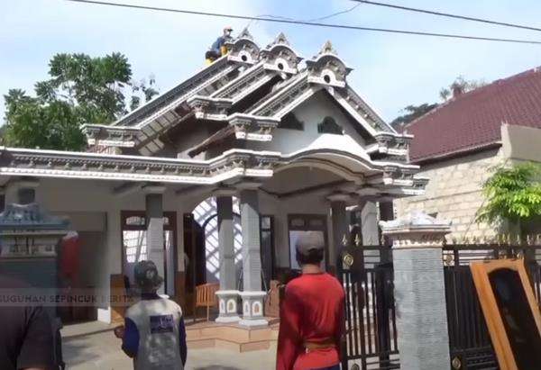 Pasutri sepakat bongkar rumah usai istri layangkan gugatan cerai.