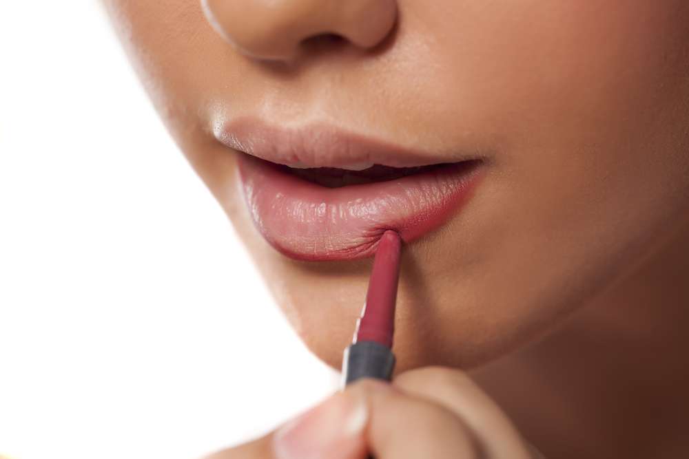 Trik Mengaplikasikan Lipstik