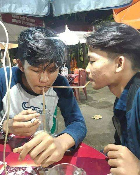 Jangan ditiru guys.