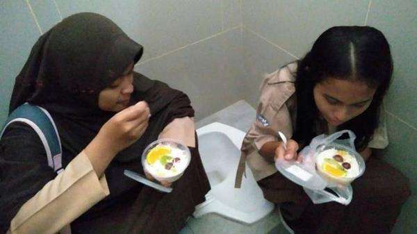Kelakuan pelajar sekarang.