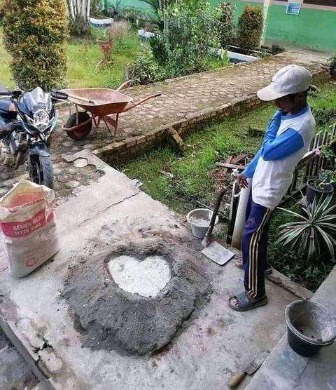 Duh ada yang lagi kasmaran.