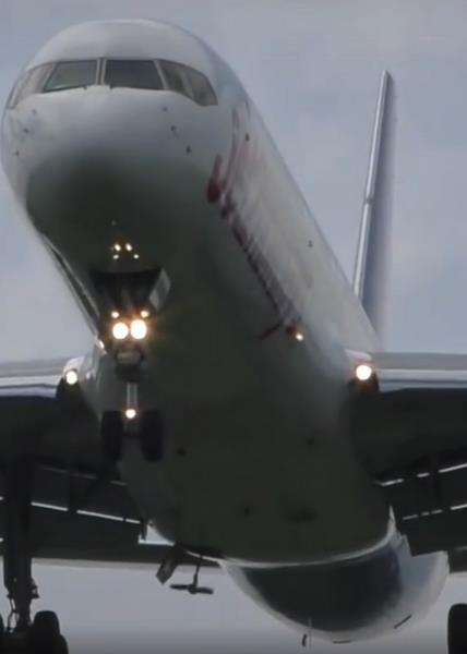 Penghasil energi listrik untuk pesawat di kala darurat.