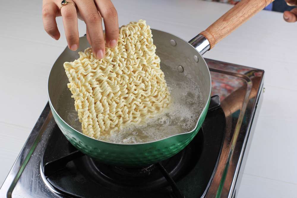 Memasak Mie Instan