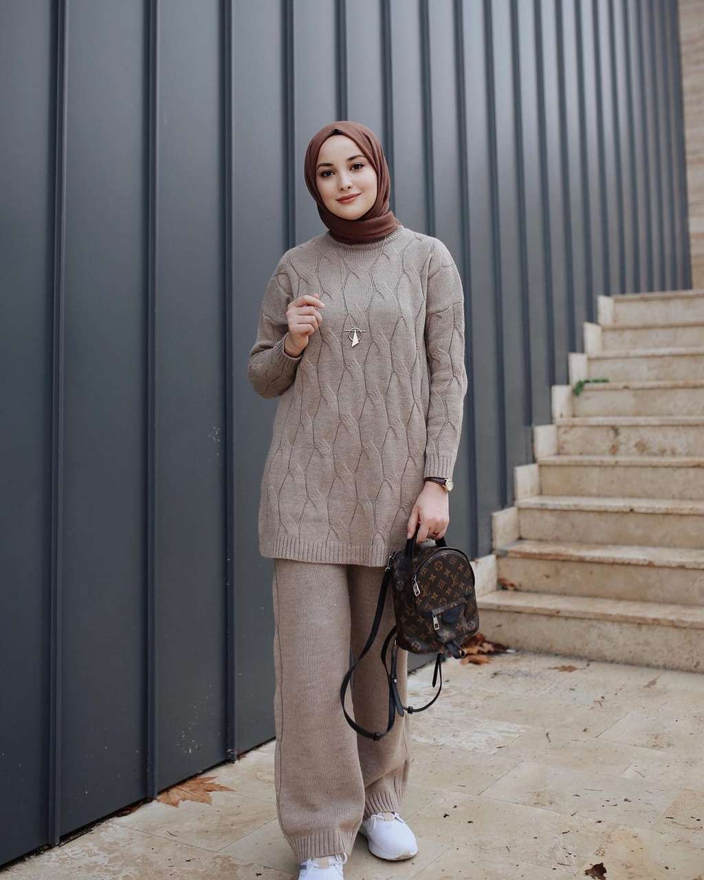 Outfit earth tone