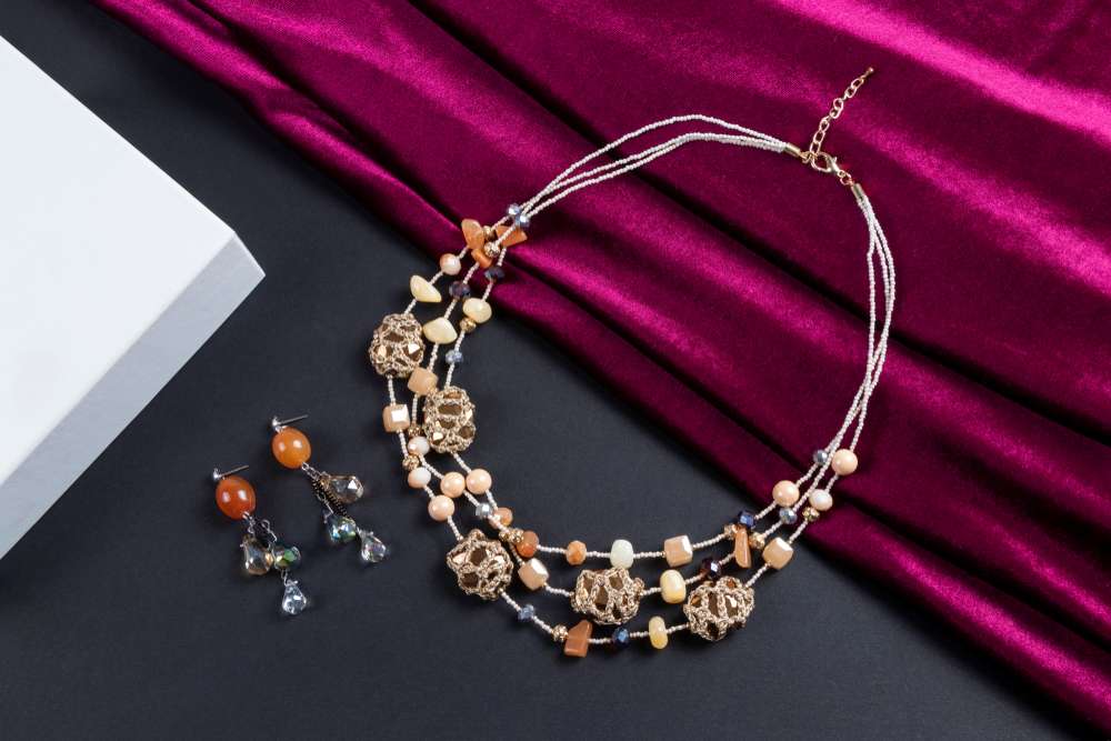 Ilustrasi Layering Kalung