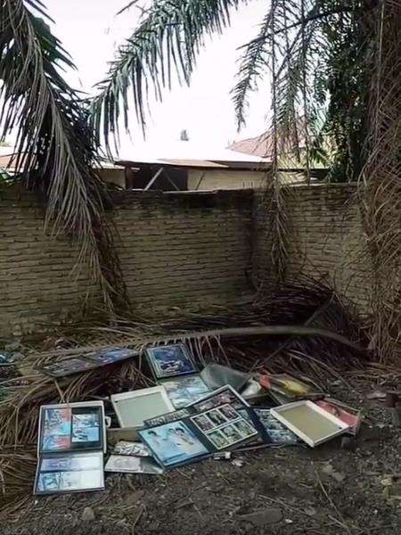 Album foto pernikahan tak lunas mau dibakar.
