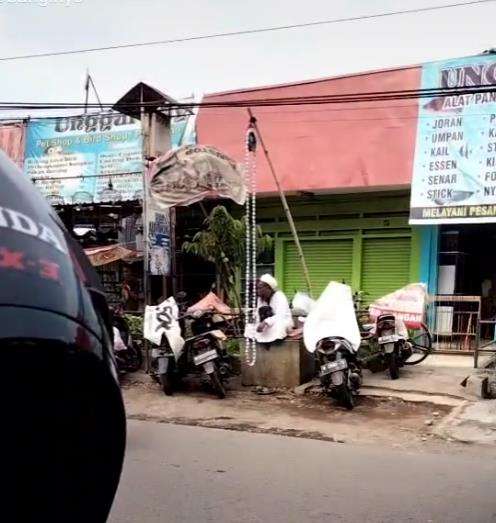 Tasbih raksasa di Malang.