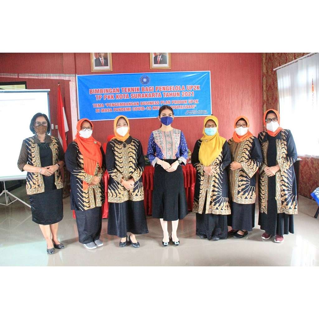Penampilan Selvi istri Gibran