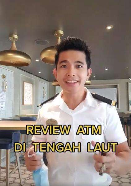 Review mesin ATM di tengah lautan.