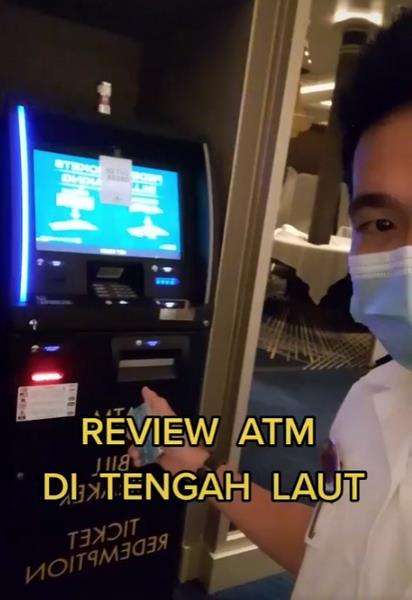 Penampakan mesin ATM di tengah laut.