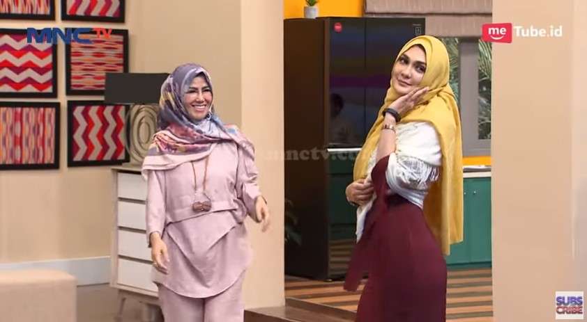 Luna Maya kenakan hijab