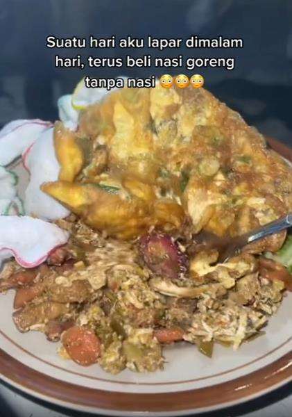 Ternyata benar-benar nasi goreng tanpa nasi.