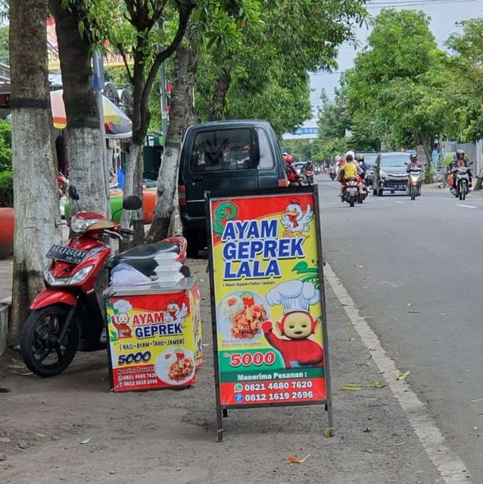 Spanduk Unik