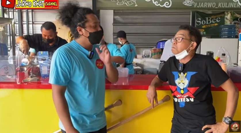 Arie Kriting jualan pisang goreng sambal