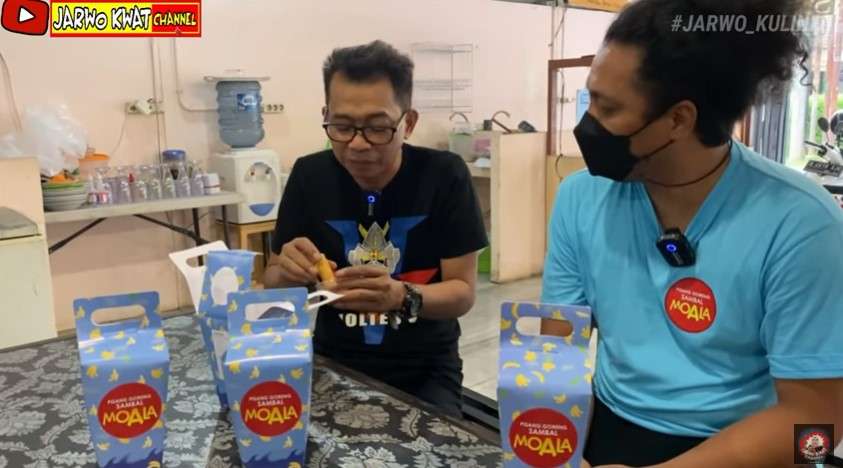 Arie Kriting jualan pisang goreng sambal