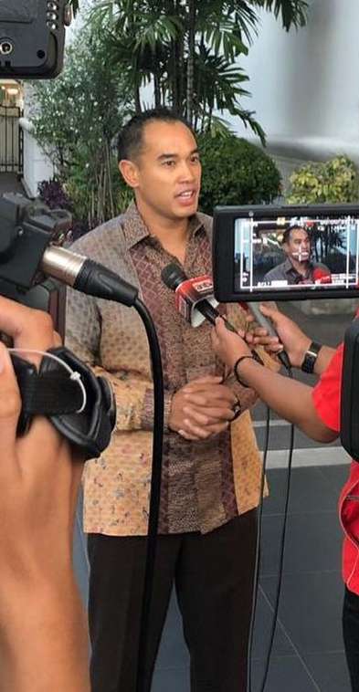 Ardi Bakrie dengan Kemaja