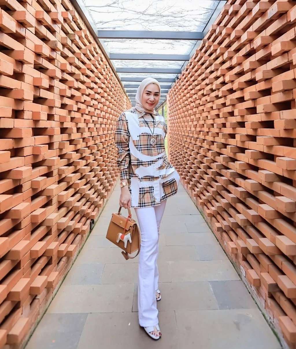 Gaya Hijab Erin Taulany