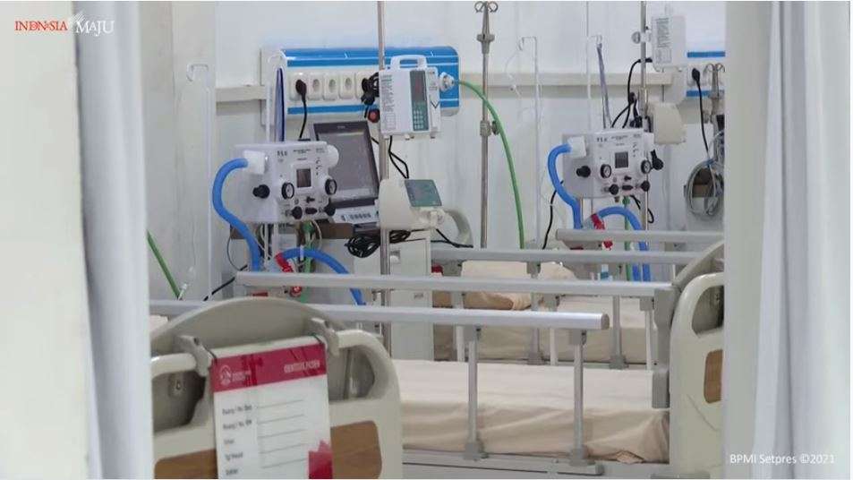 Peralatan medis di RSD Asrama Haji Pondok Gede